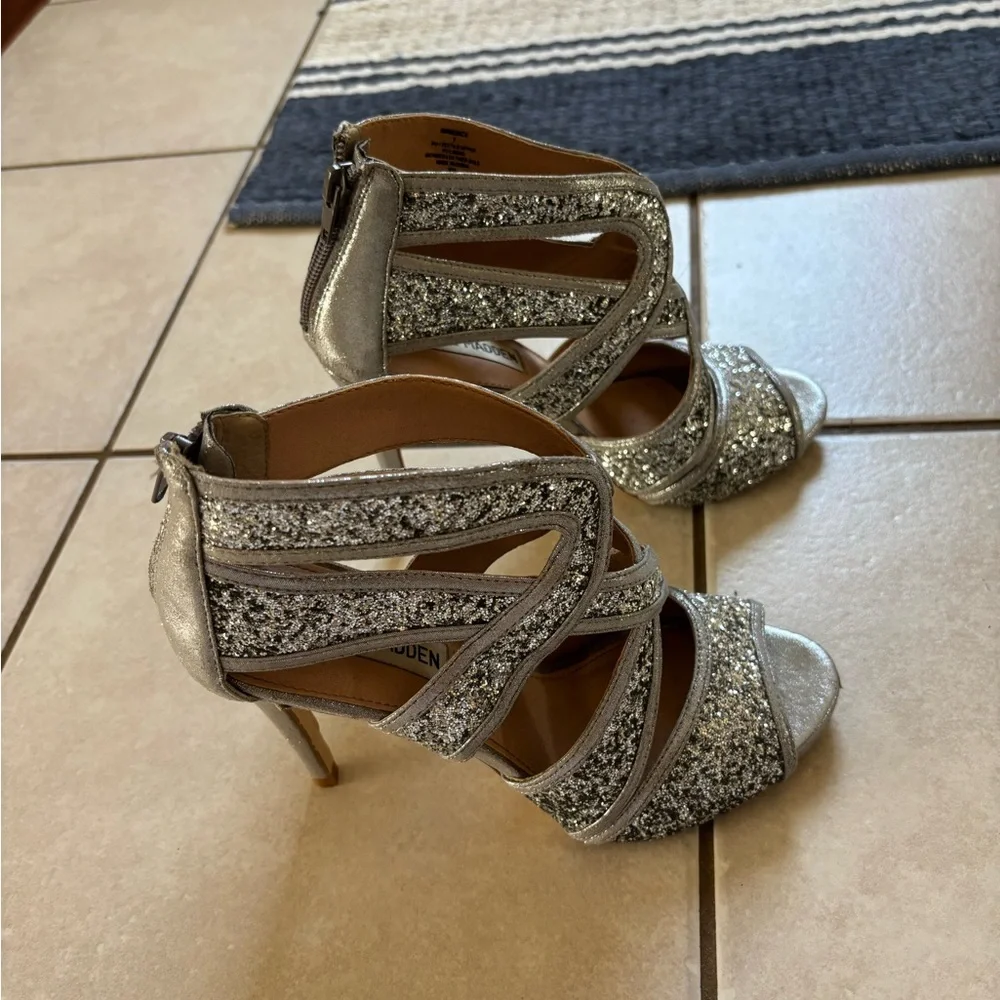 Steve Madden silver glitter heels - Picture 3 of 4